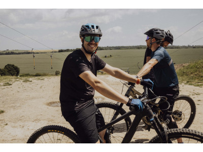 Force dres MTB MOUNT krátky rukáv, čierny